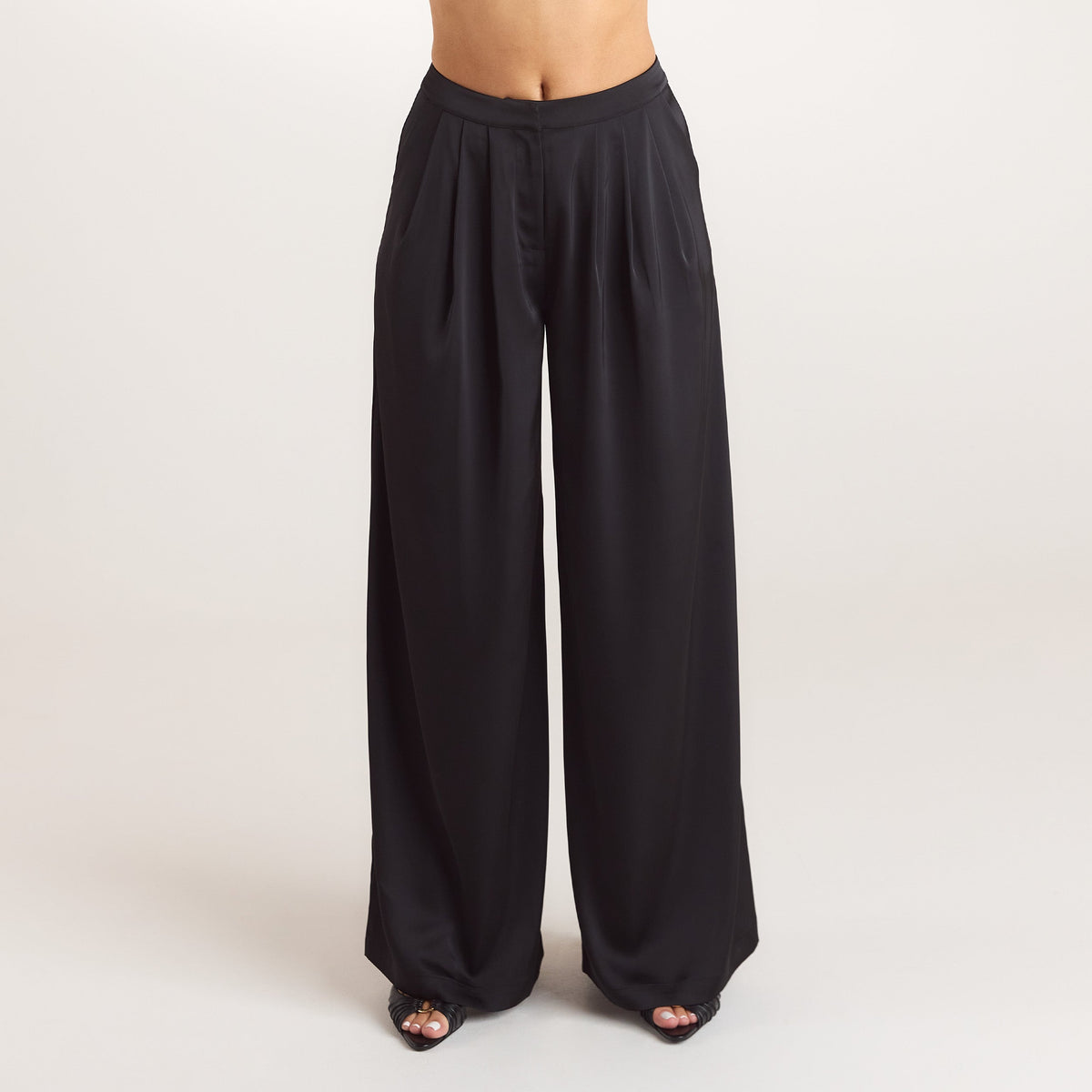 Satin Pleated Pants - Black